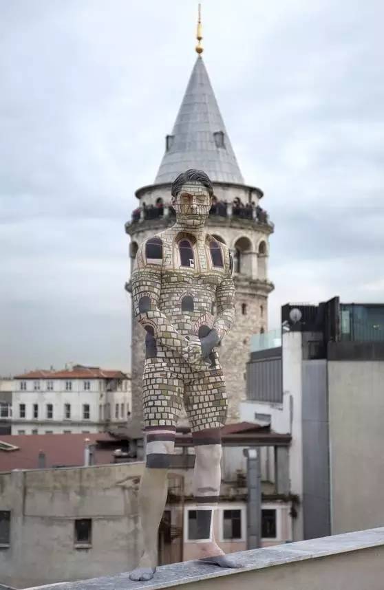 壹闻：地标里藏裸模彩绘艺术家创人体新玩法