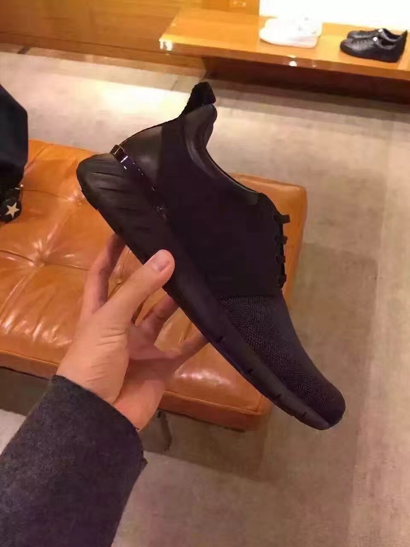 lv新出的鞋搭配裤子,lv新出的绿胶鞋