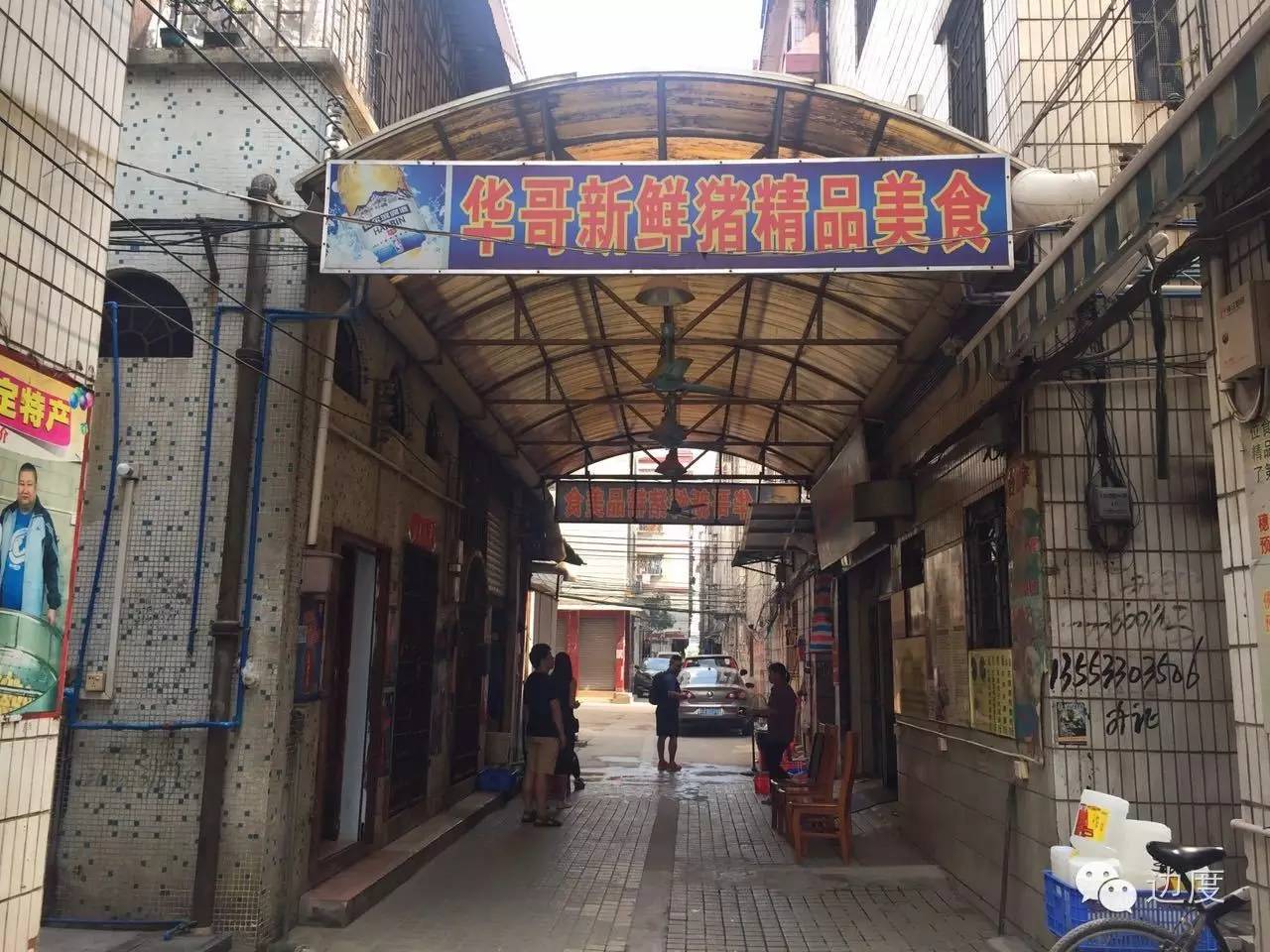 这个店家精通庖丁解猪的绝技，竟能把猪杂分成三十多个精品，让你吃到不同的美味与新鲜