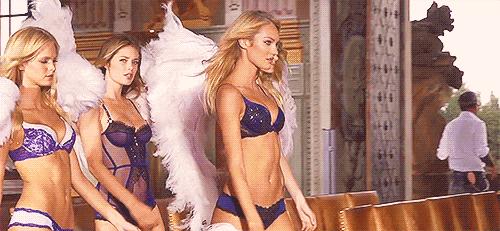 约会就找男生要礼物,约会全部男生买单