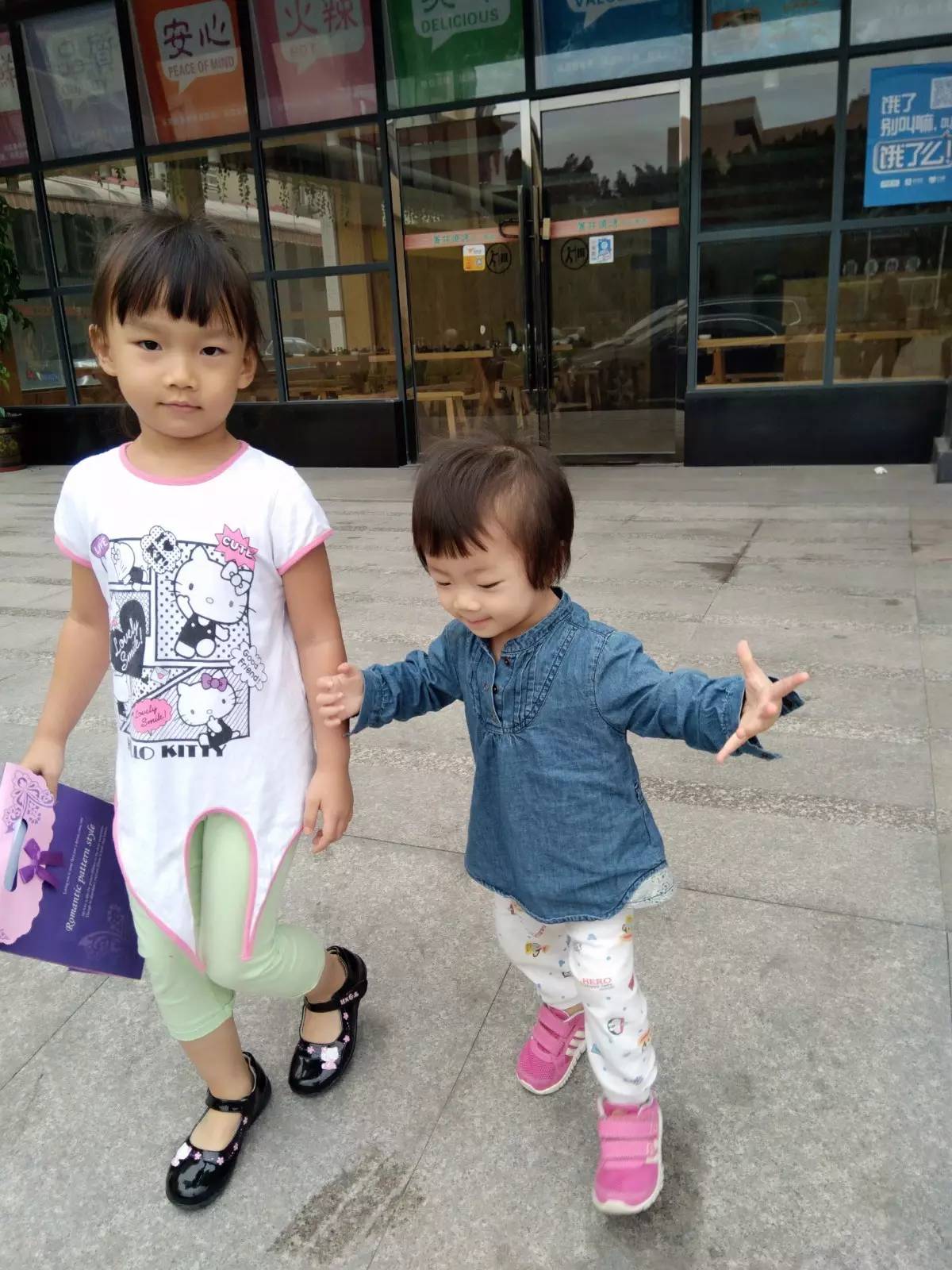 飞机延误三次后安全抵达,飞机延误三个半小时终于到家了