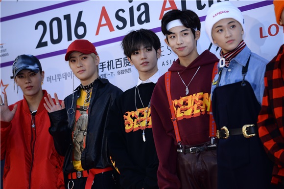 防弹和exo颁奖典礼,yes首尔出席活动视频