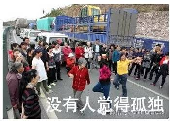 你说你煮饭就煮饭为嘛还要插中指？