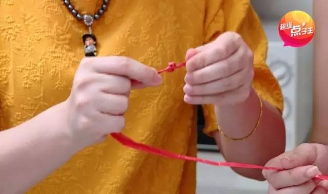 厨房水盆塞子吸住了怎么办,厨房水槽堵住水流不下去