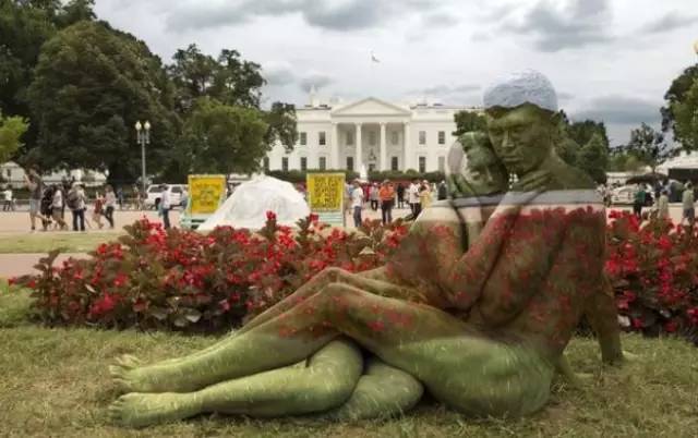 壹闻：地标里藏裸模彩绘艺术家创人体新玩法