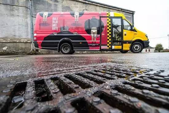 壹闻：地标里藏裸模彩绘艺术家创人体新玩法