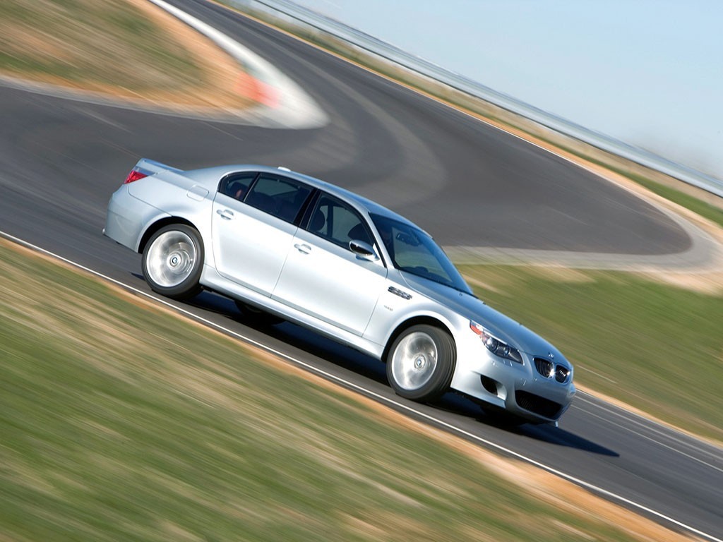 法外之徒by卡比丘,bmwm5车型大全