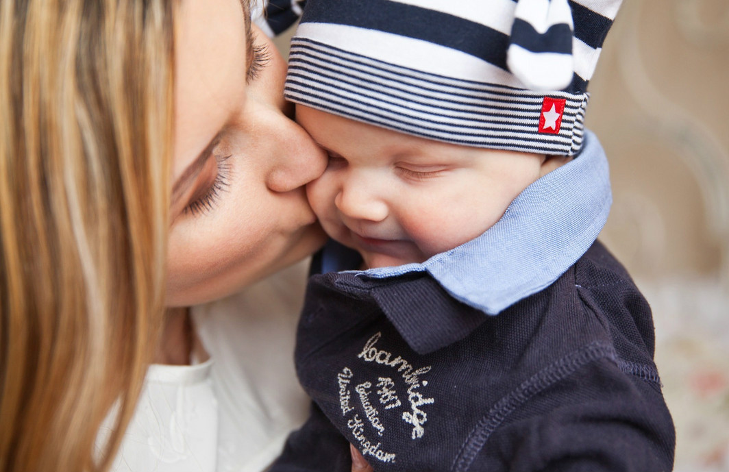 哺乳期发烧可以给小孩喂母乳吗,哺乳期妇女感冒发烧能吃退烧药吗