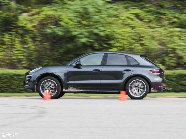 f-pace对比xc60,fpace和x4推荐哪款呢