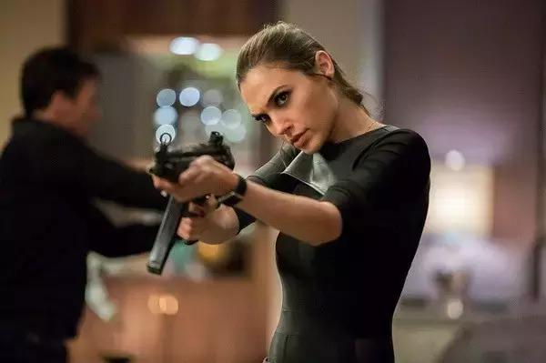 放着间谍这份很有前途的职业，为什么要当逗比呢