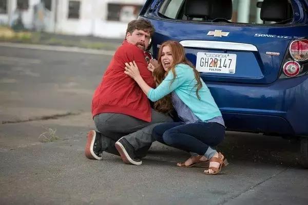 放着间谍这份很有前途的职业，为什么要当逗比呢