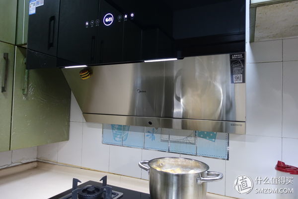 美的抽油烟机侧吸式清洗图解,油烟机拆卸清洗详细全过程美的