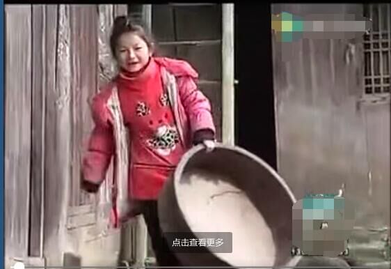 在破落家里，小海萱是朵美丽的坚强花