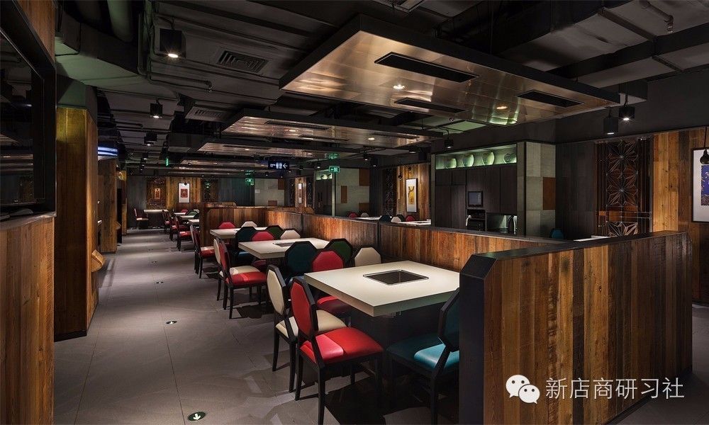 云南省超越购物中心下的火锅店,比较红火的火锅店