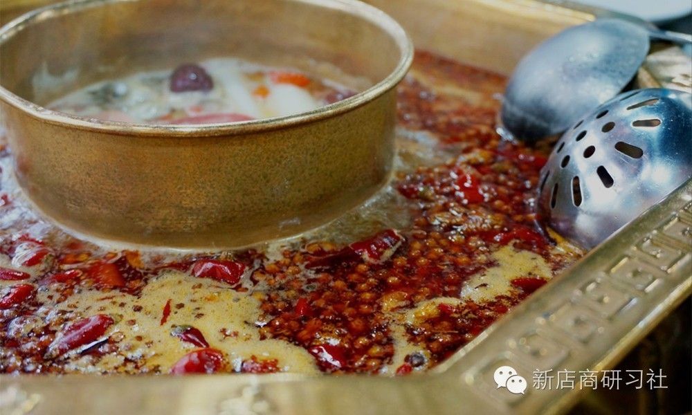 云南省超越购物中心下的火锅店,比较红火的火锅店