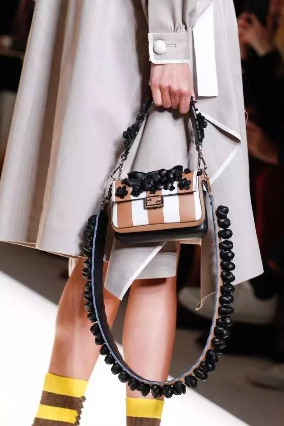 你一定想知道的真实故事,可以看看你每天背的包里有啥吗