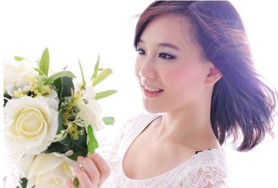 不是经期有少量出血是什么原因,同事出血是怎么回事