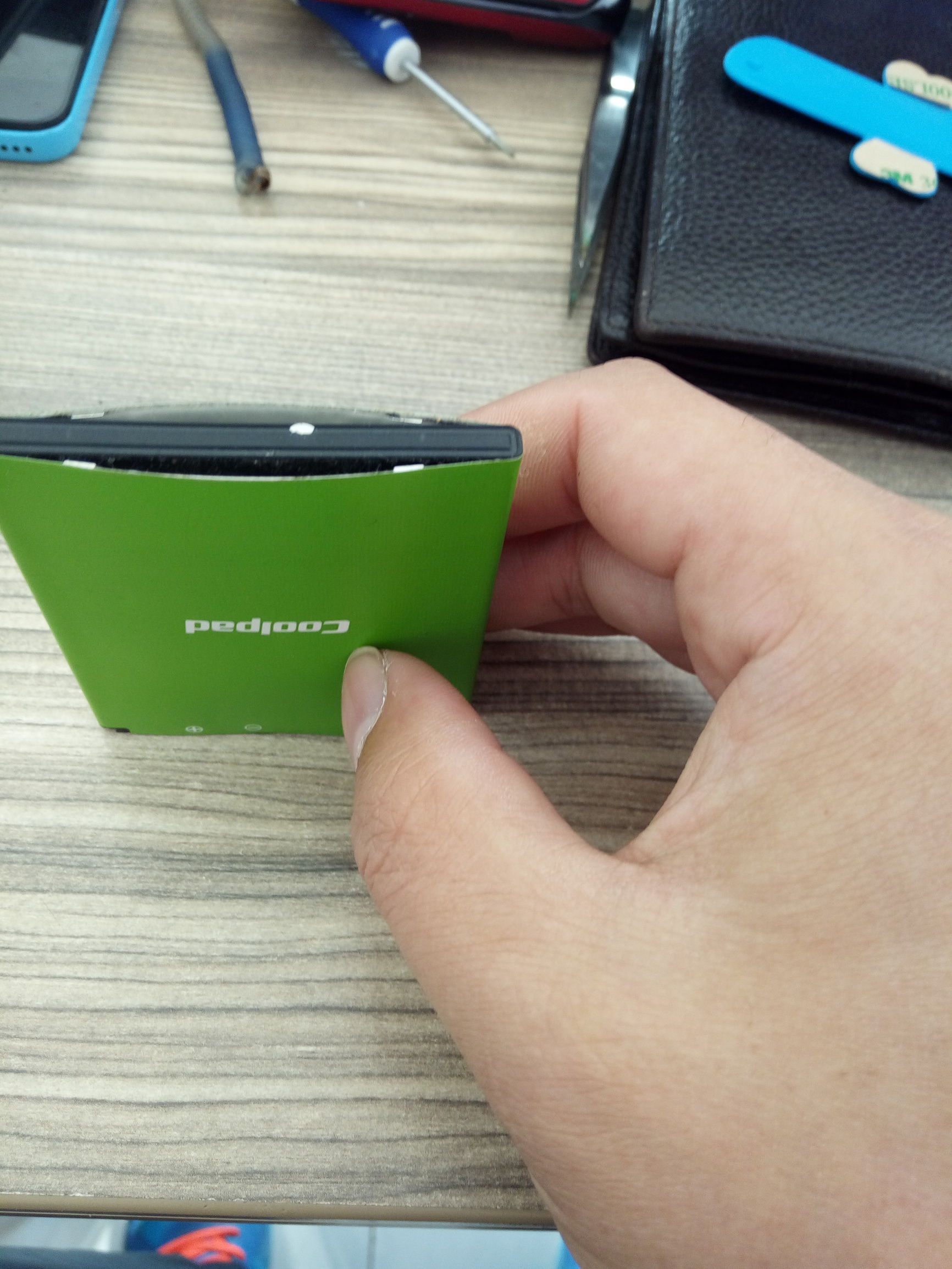 手机电池鼓包会爆炸吗,梦到手机电池鼓包膨胀