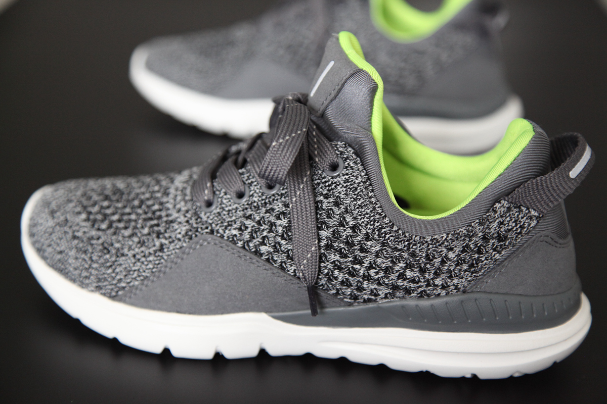 小米freetie超轻运动鞋评测,小米freetie云弹轻跑鞋米家运动鞋