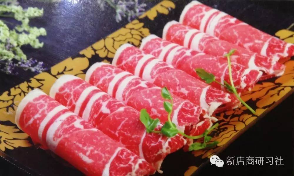 云南省超越购物中心下的火锅店,比较红火的火锅店