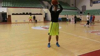 篮球贴防技巧教学,中考篮球运球技巧及评分细则视频