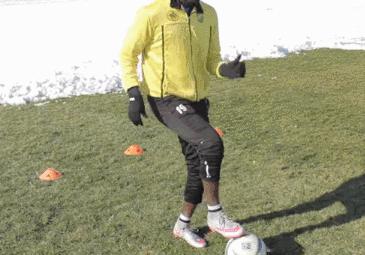 踢足球运球基础教学,踢足球运球的方法和技巧