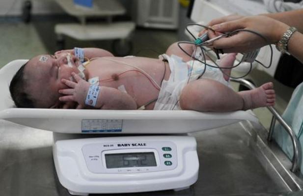 胎儿头大顺产卡住助产,胎儿头被骨盆卡住怎么办