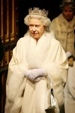 英国女王的高级礼服,英国女王的着装风格