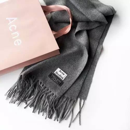 baby杨幂走秀,杨幂baby同框滑雪