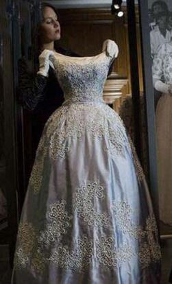 英国女王的高级礼服,英国女王的着装风格