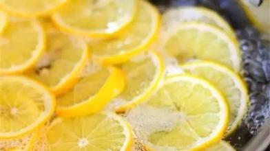 白色衣服染上番茄汁怎么洗,衣服上有番茄汁怎么处理