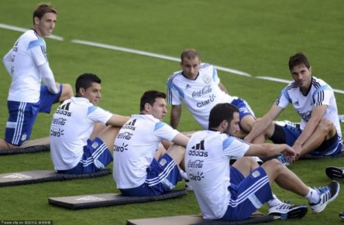 足球12号受伤回防规则,足球场上受伤场外有什么规则