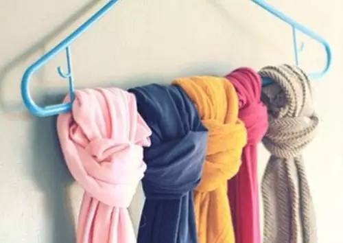 围巾这样系既有温度又有风度,冬天羊绒围巾的收纳方法