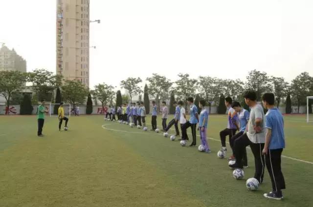 校园足球课重要的手段是什么,校园足球主要做法及效果
