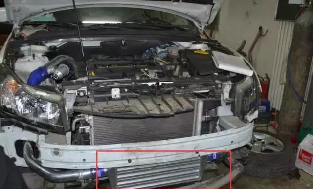 车引擎盖有凹洞,汽车引擎盖穿了个洞是换还是修