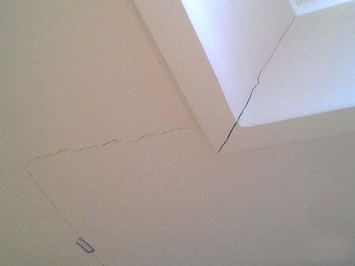 防止吊顶竖缝开裂的最佳方法,吊顶开裂如何修补防灰尘