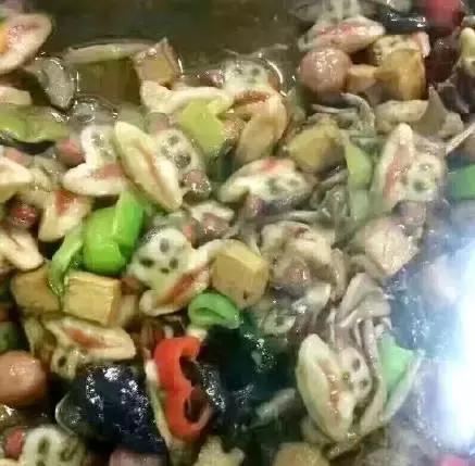 还是憋吃9块钱的砂锅大嘴猴啦，我们一起去吐吧