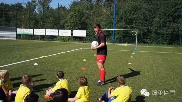 足球教练应具备的素质,优秀足球教练必须要懂的8个聪颖