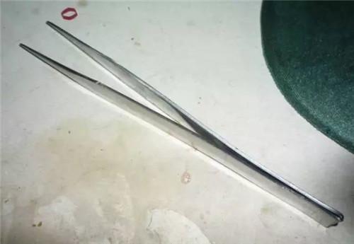 钥匙断在锁里开锁师傅怎样取出,钥匙不谨慎断了怎么打开门