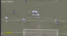 足球中场任意球的技巧,罗纳德科曼罚球技巧