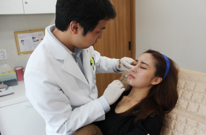 注射玻尿酸变美的案例,填充玻尿酸导致失明的原因是什么