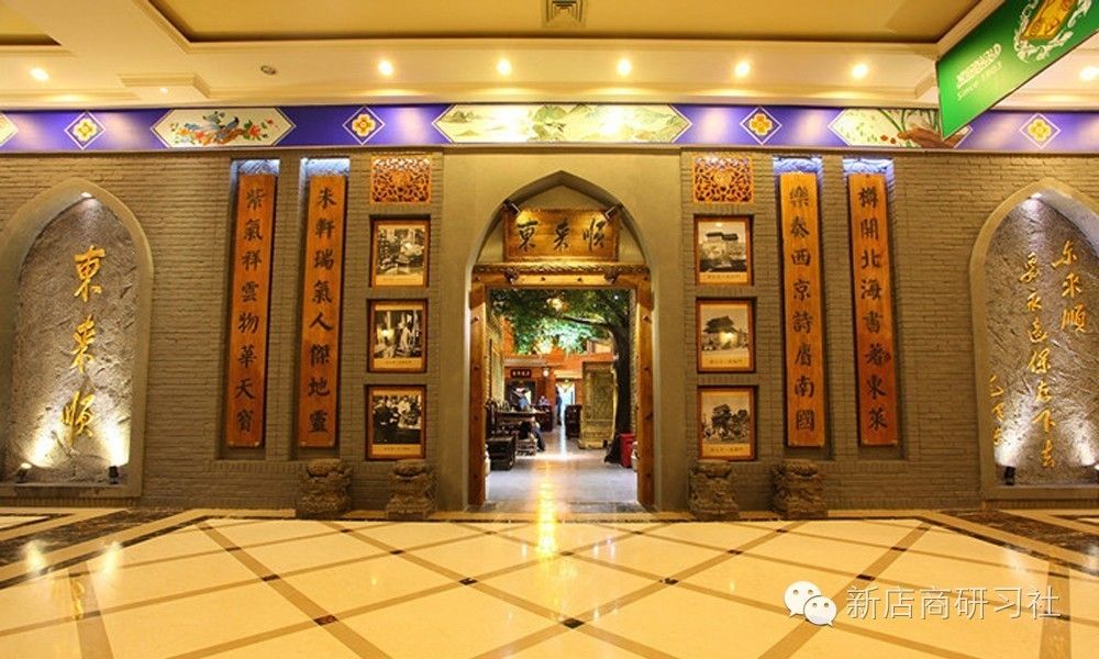 云南省超越购物中心下的火锅店,比较红火的火锅店