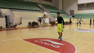 篮球贴防技巧教学,中考篮球运球技巧及评分细则视频