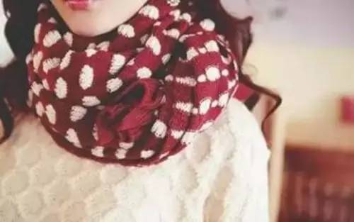 围巾这样系既有温度又有风度,冬天羊绒围巾的收纳方法