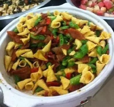 还是憋吃9块钱的砂锅大嘴猴啦，我们一起去吐吧