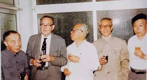 这个靠泡妞混到博士学位的浪子拿到了诺贝尔奖！