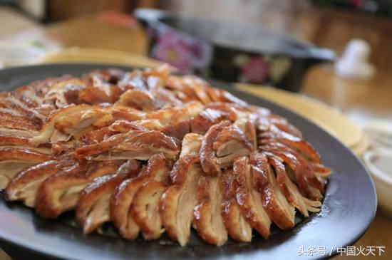 送福利！有人拍月亮有人在丢书，还不如请你吃顿火锅来的实在！