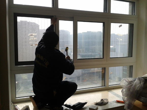 家里窗户飘窗墙渗水什么原因,飘窗渗水处理方法