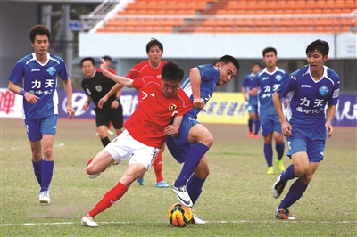 曾有*昌星赖**包机送球迷看球，为何经济大省福建养不了一中超球队？