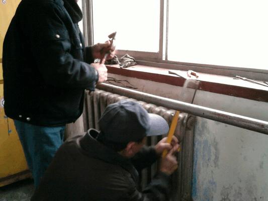 家里水管莫名其妙的渗水,家里水管有水锤现象